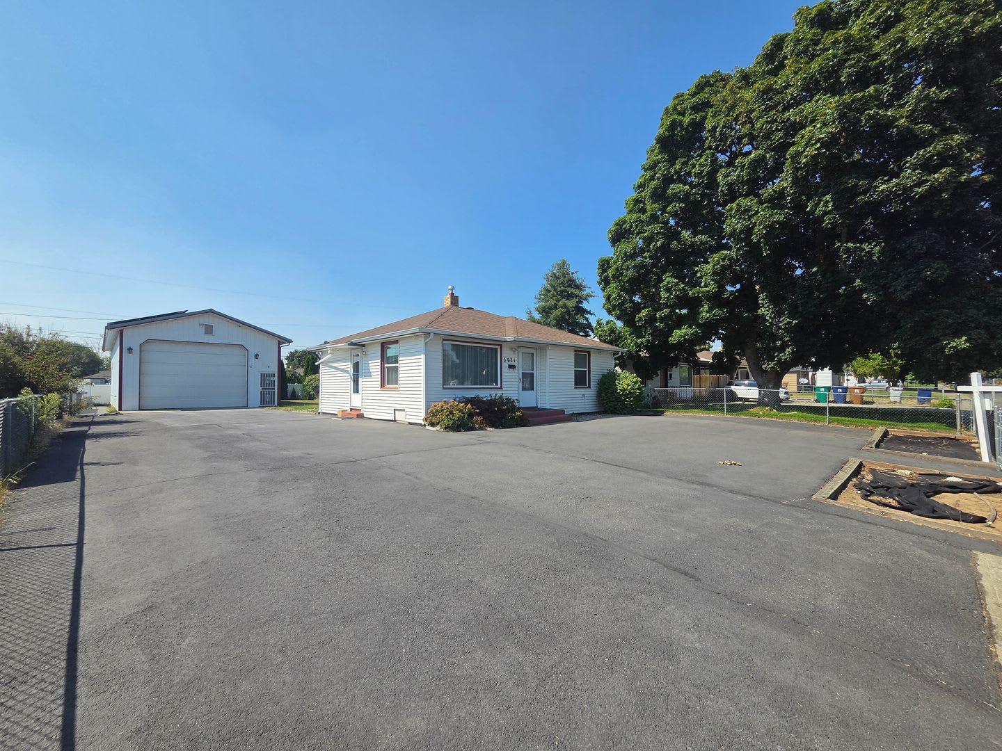 2 900 3 Bed 2 Bath Charming Home With Huge Shop In North Spokane – photo 1