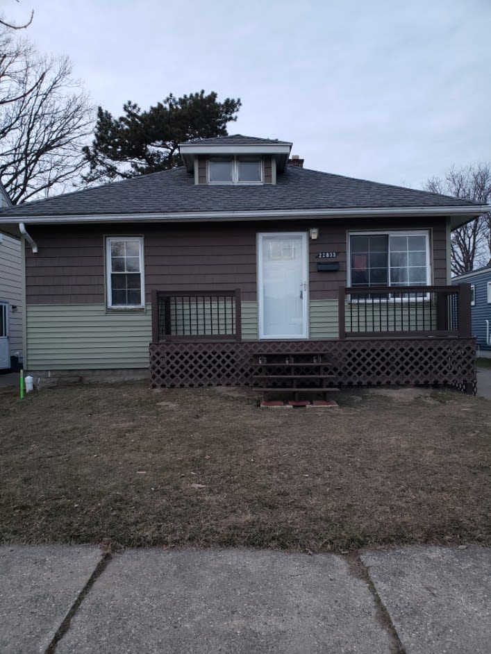 22833 Lake Dr – photo 1 of 5