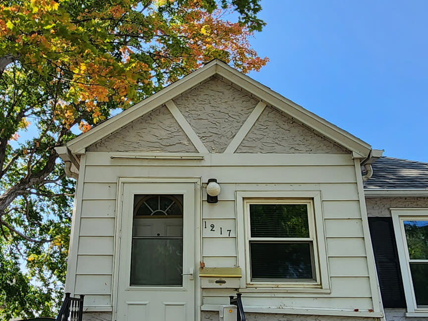 1217 4th Avenue Southeast – photo 1
