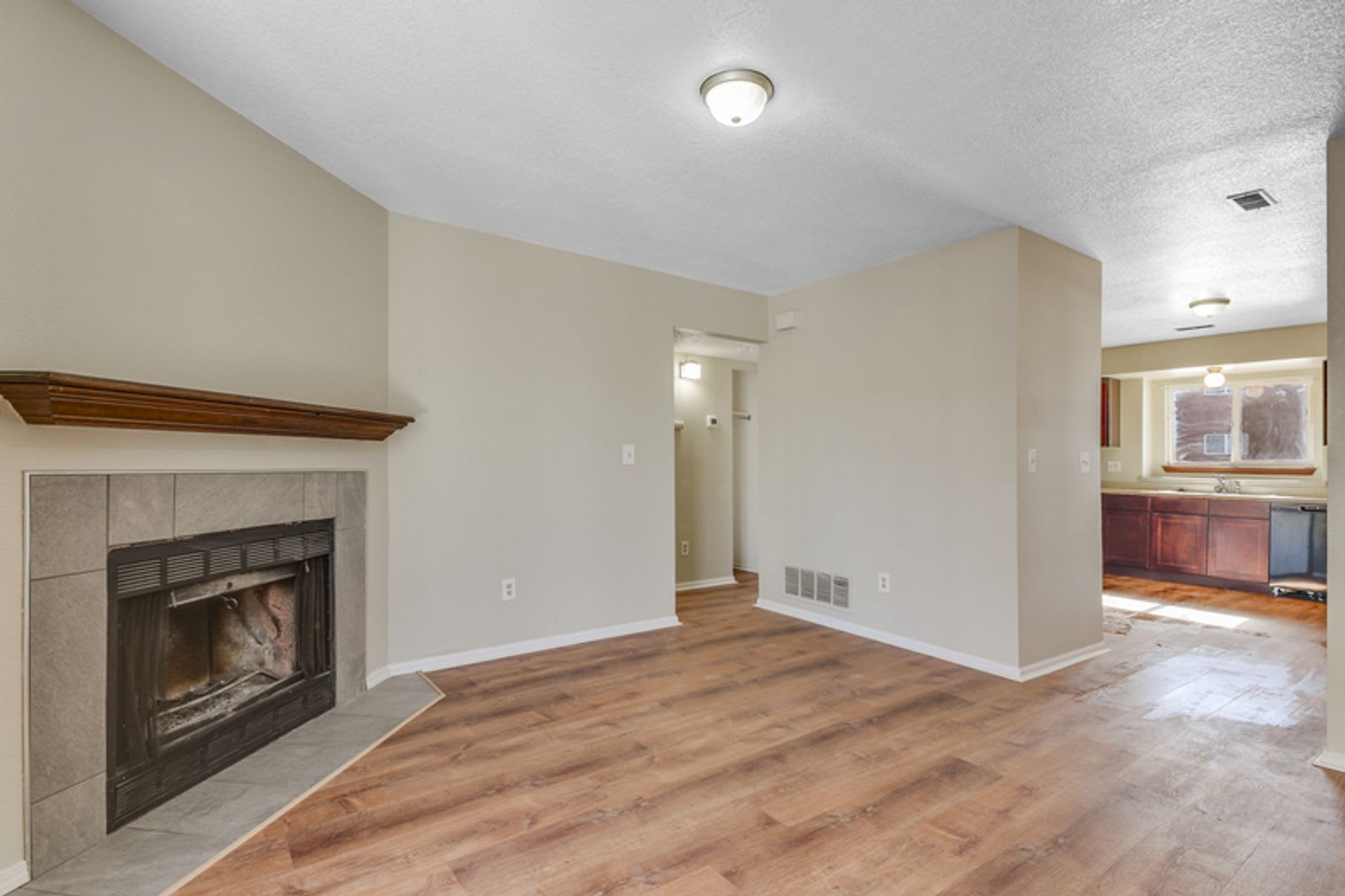 2Bd 1Ba In Park Hill Neighborhood – photo 1