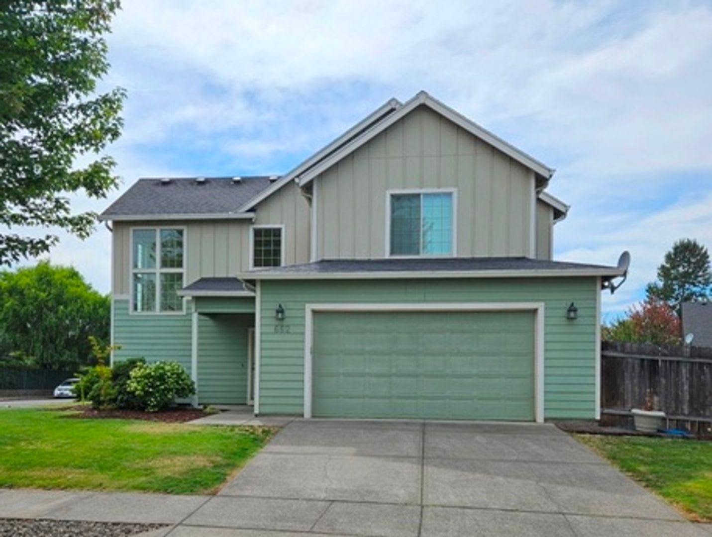 3Bd/2.5 Two Story Home – photo 1 of 26