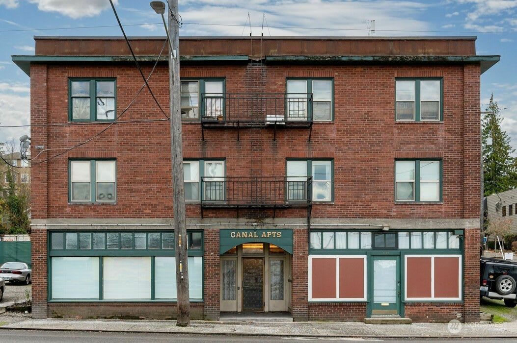 Canal Apartments – photo 1