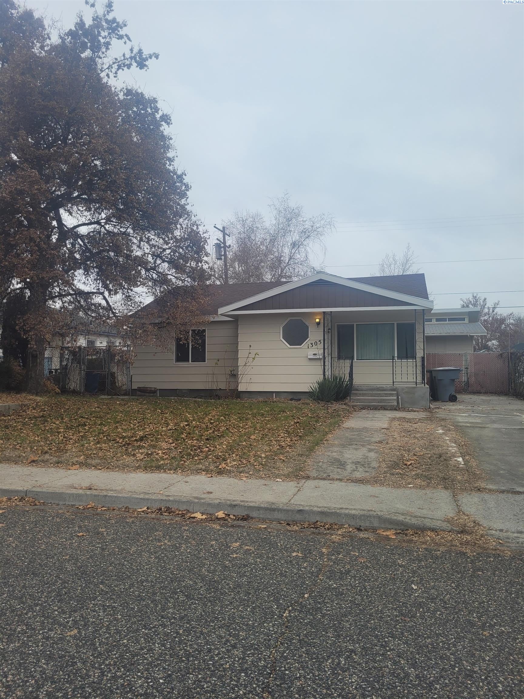 1305 Sanford – photo 1