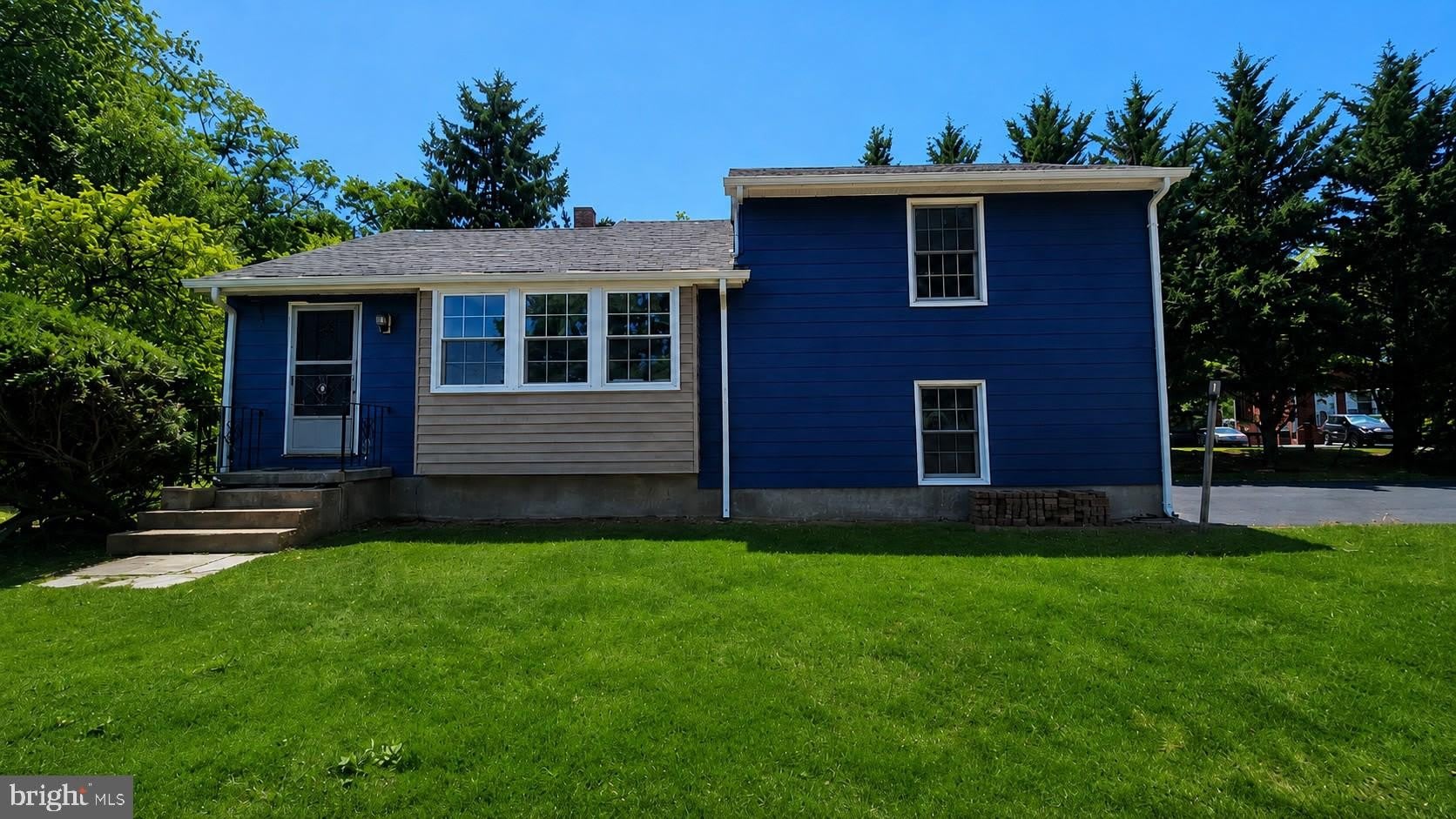 51 WALLACE Road – photo 1 of 11