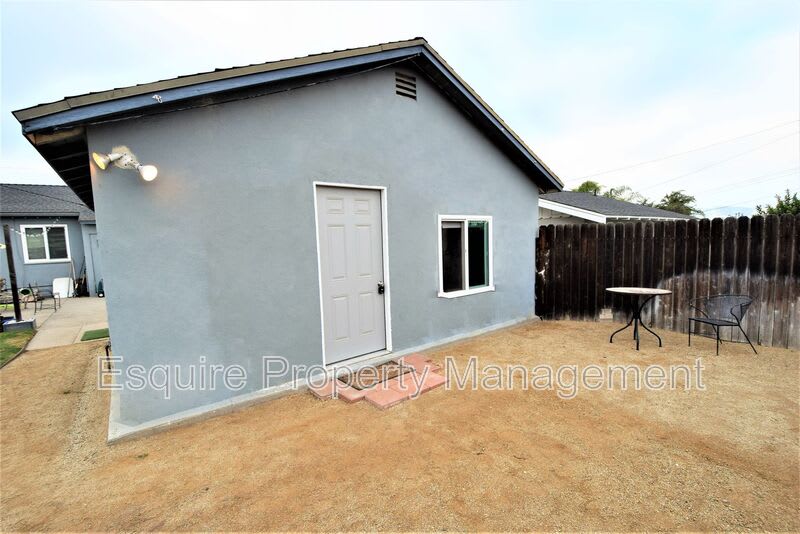 138 OAK STREET – photo 1 of 4