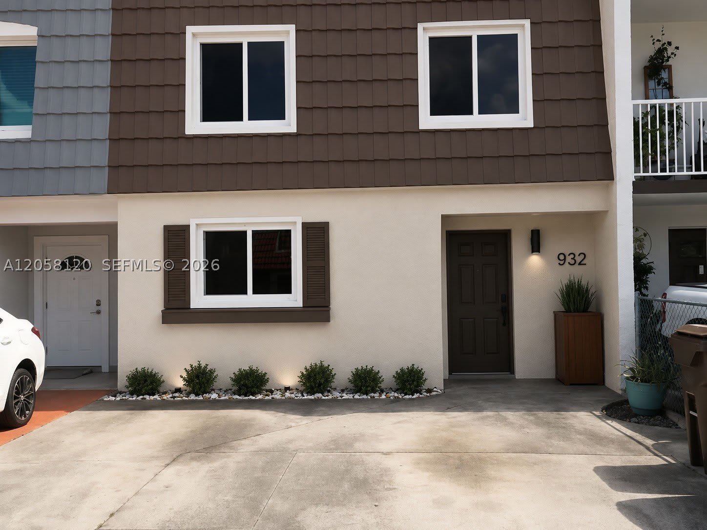 932 W 80th Pl – photo 1