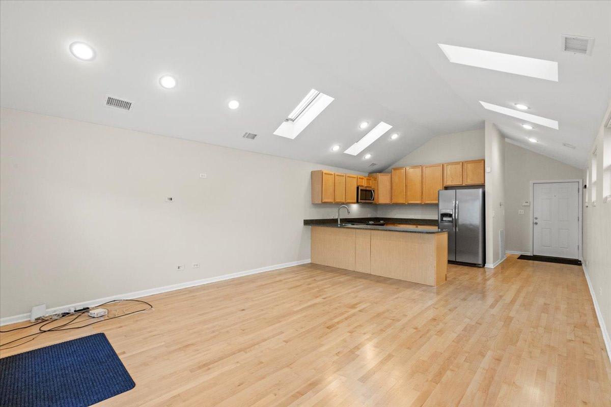 456 N Green St – photo 1
