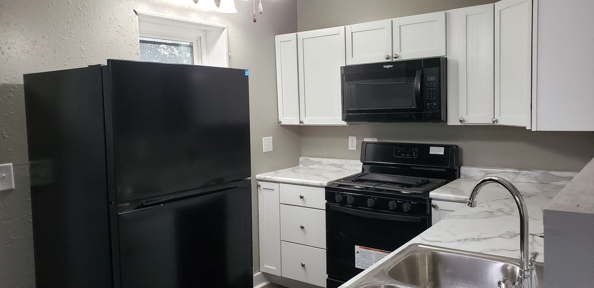 5 bedroom 3 bath home – photo 1