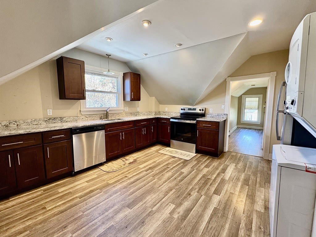 980 Washington – photo 1 of 10