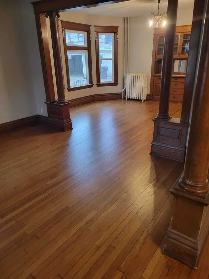 Huge house! Prime Location!! Available 6/1/24 – photo 1