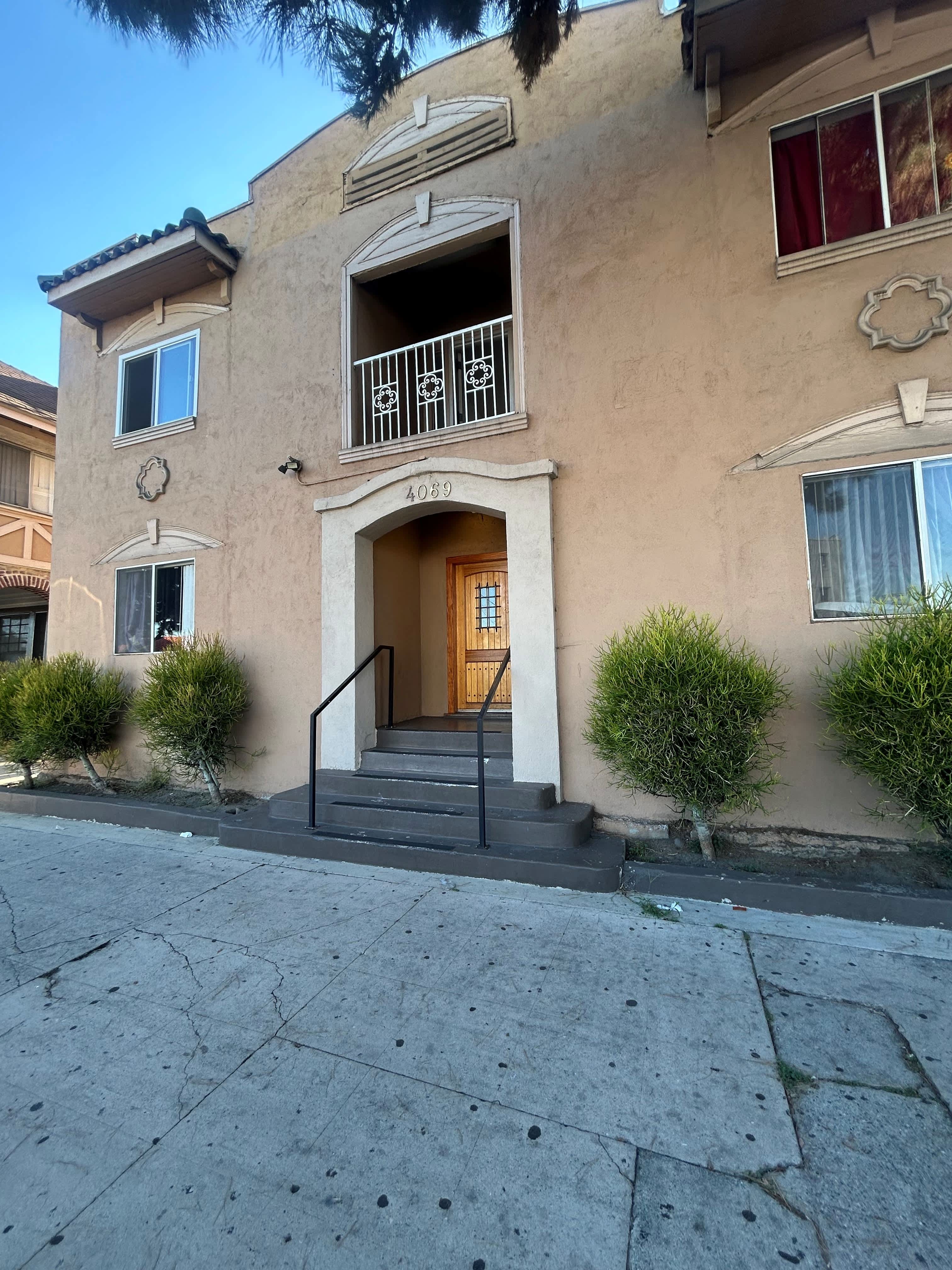 4069 S Broadway – photo 1