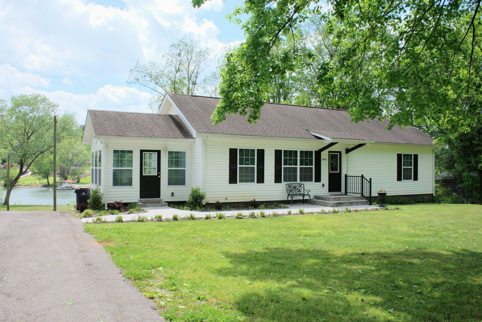 Knoxville 37914 Fully Furnished 3 Bedroom 2 Bath Home Short Term Lease Available – photo 1