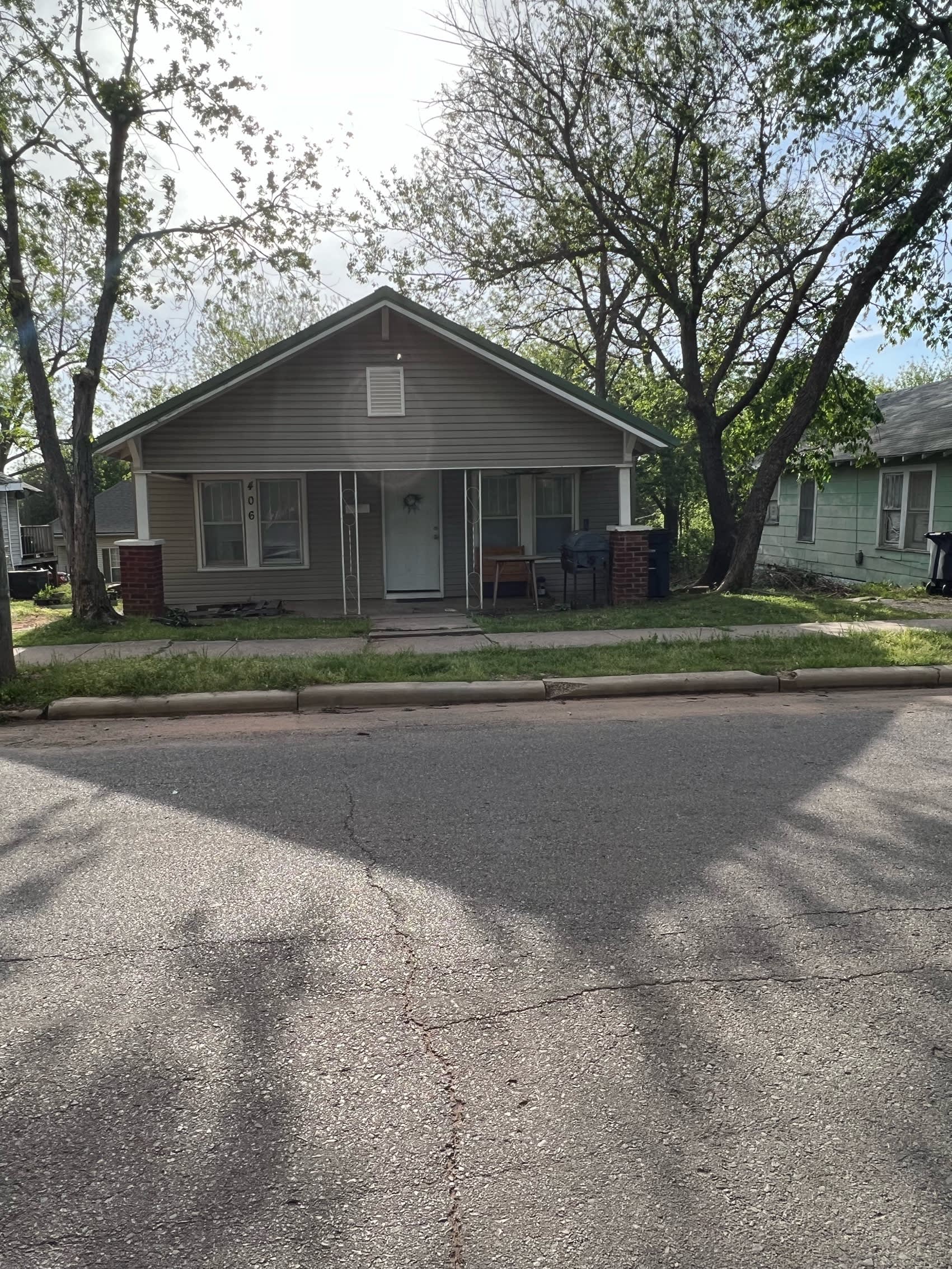 406 N Center – photo 1 of 2