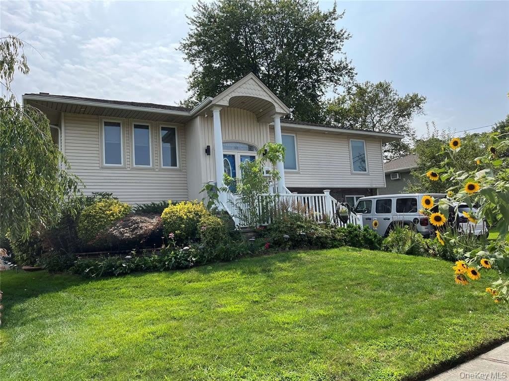12 Reed Drive – photo 1 of 10
