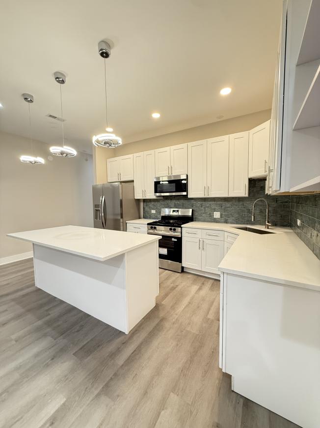 5547 N Lincoln – photo 1