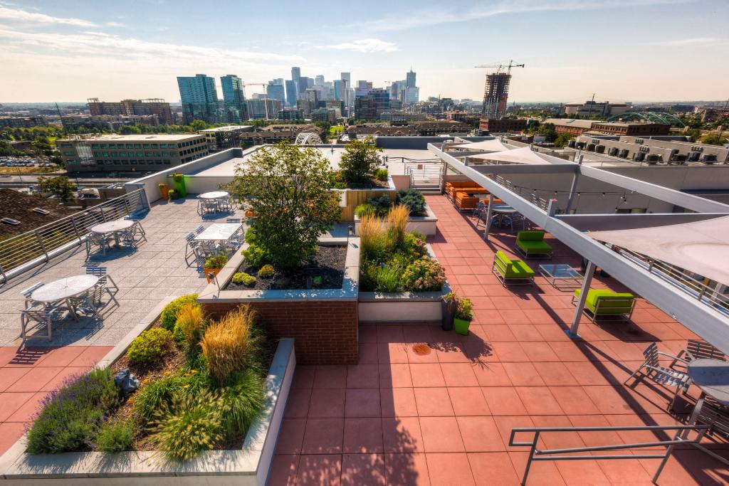 Line 28 at LoHi Apartments – photo 1