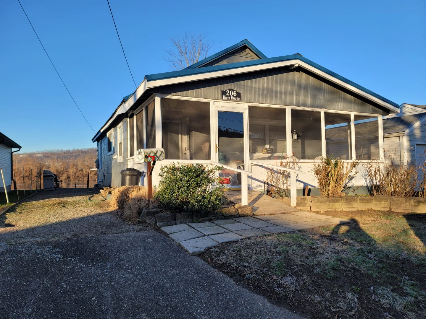 206 Kanawha Ave – photo 1 of 13