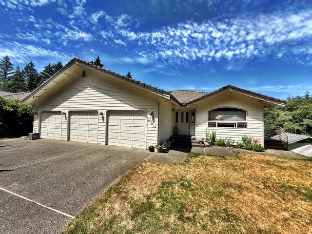 634 Northeast Dawn Road – photo 1 of 44