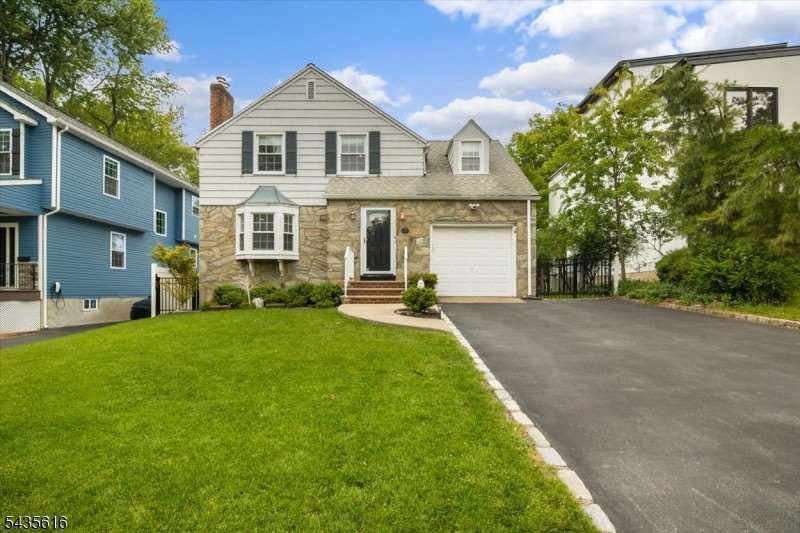 36 Amelia Ave – photo 1 of 55