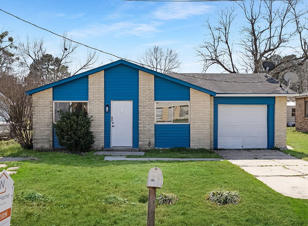 2405 Mamie Dr – photo 1 of 56
