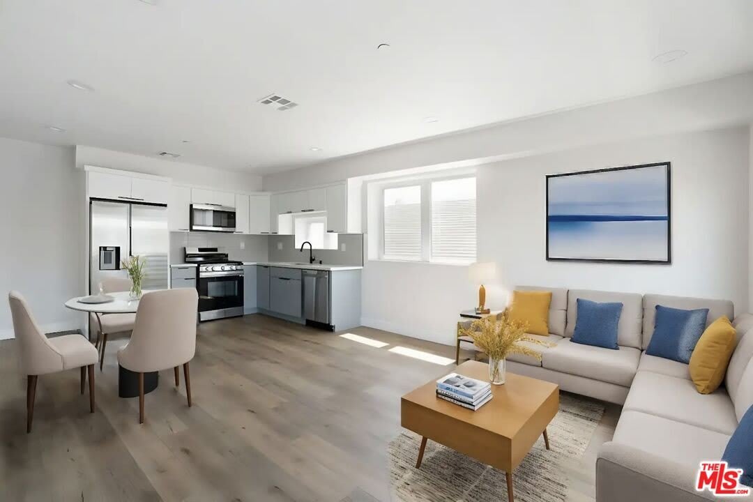 716 W 41st Pl – photo 1