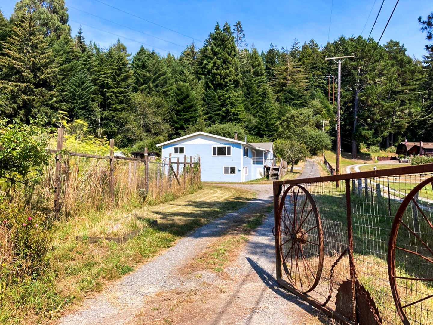 Country Living just Minutes from Eureka! – photo 1 of 33