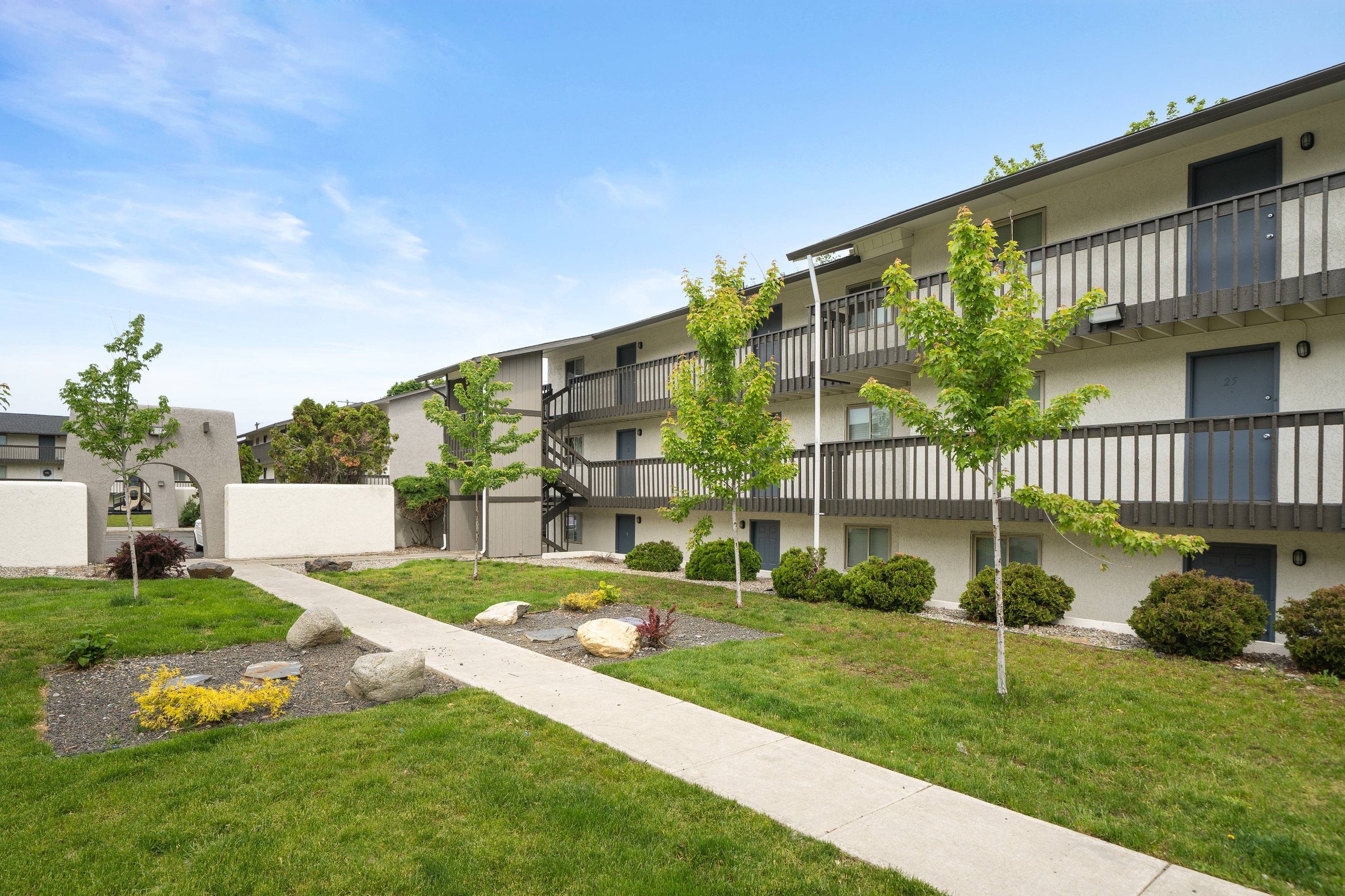 Serrano Apartments – photo 1