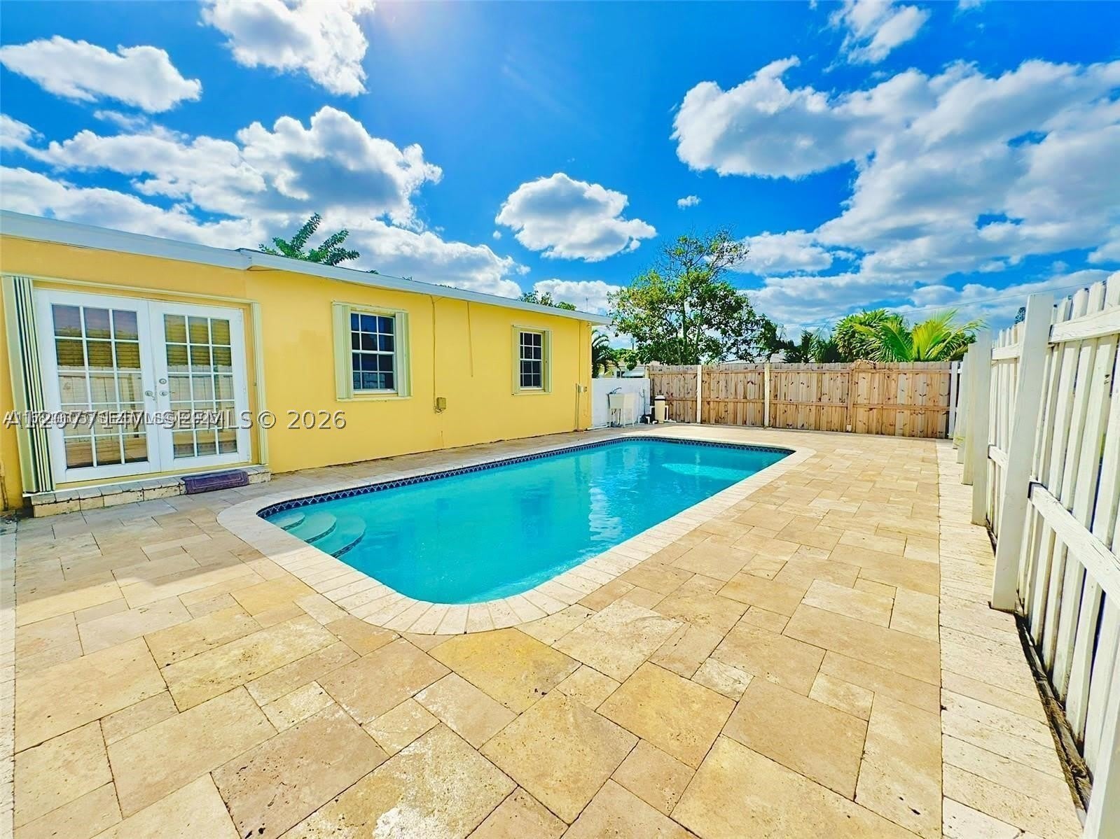 1001 S 27th Ave – photo 1