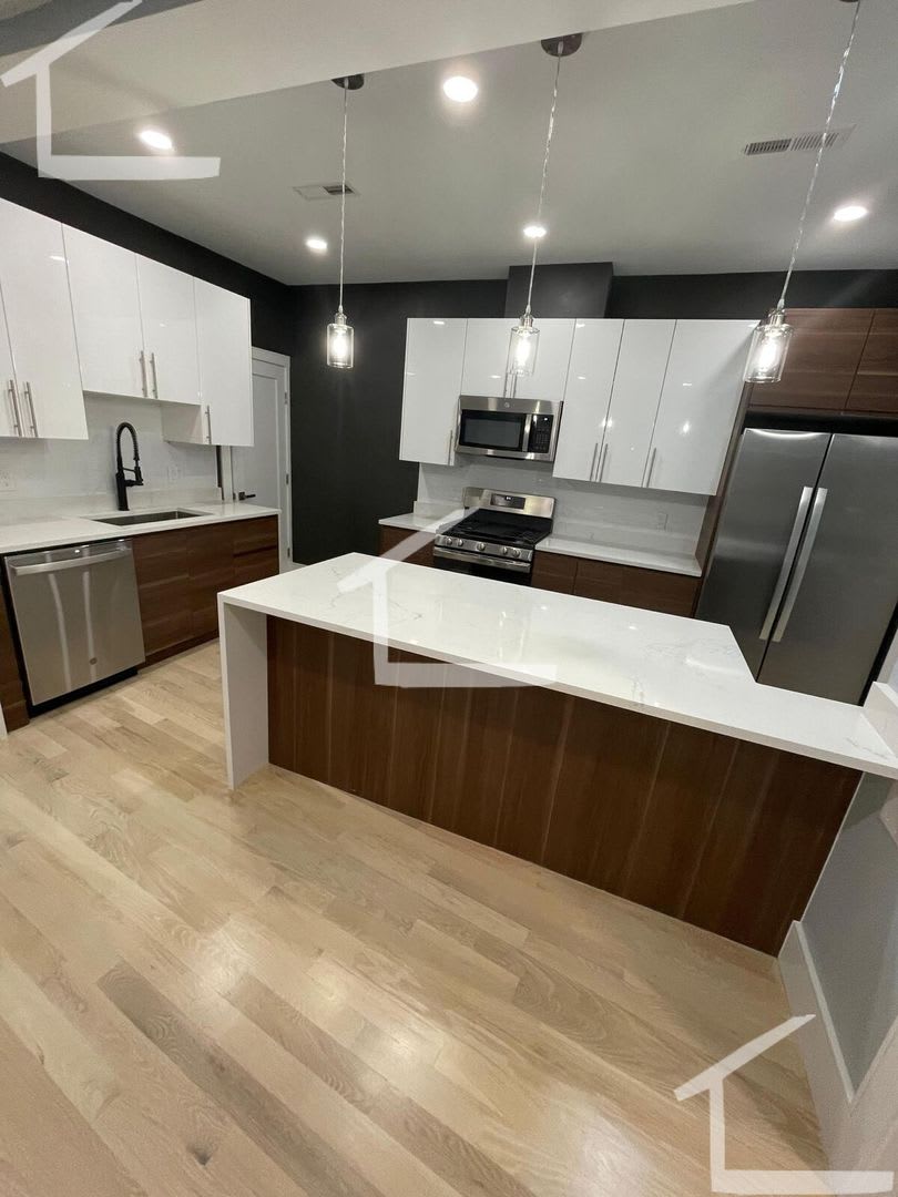 State Of The Art And No Fee Washington Square Luxury Sunny Xl Rooms 3 Baths Laundry In Unit Pet Negotiable – photo 1