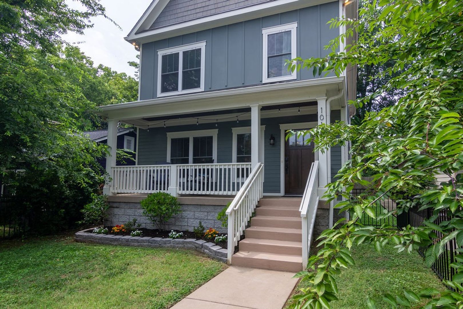 Great Cottage House Just Off Ellington Pkwy Close To Downtown – photo 1