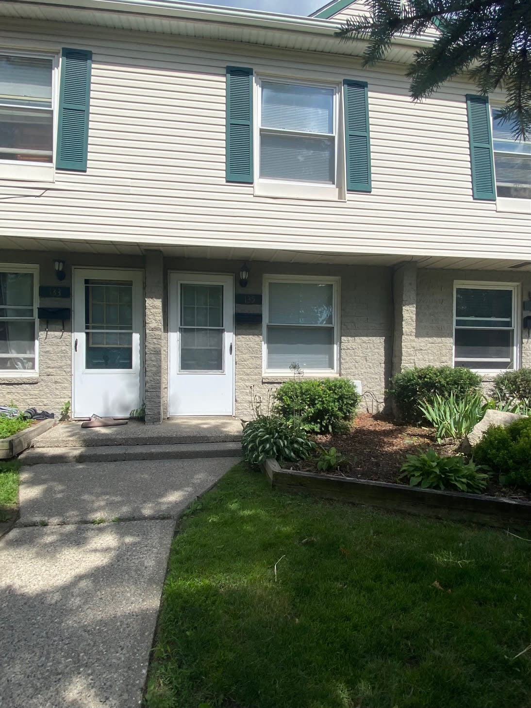 135 Floral Avenue – photo 1 of 16