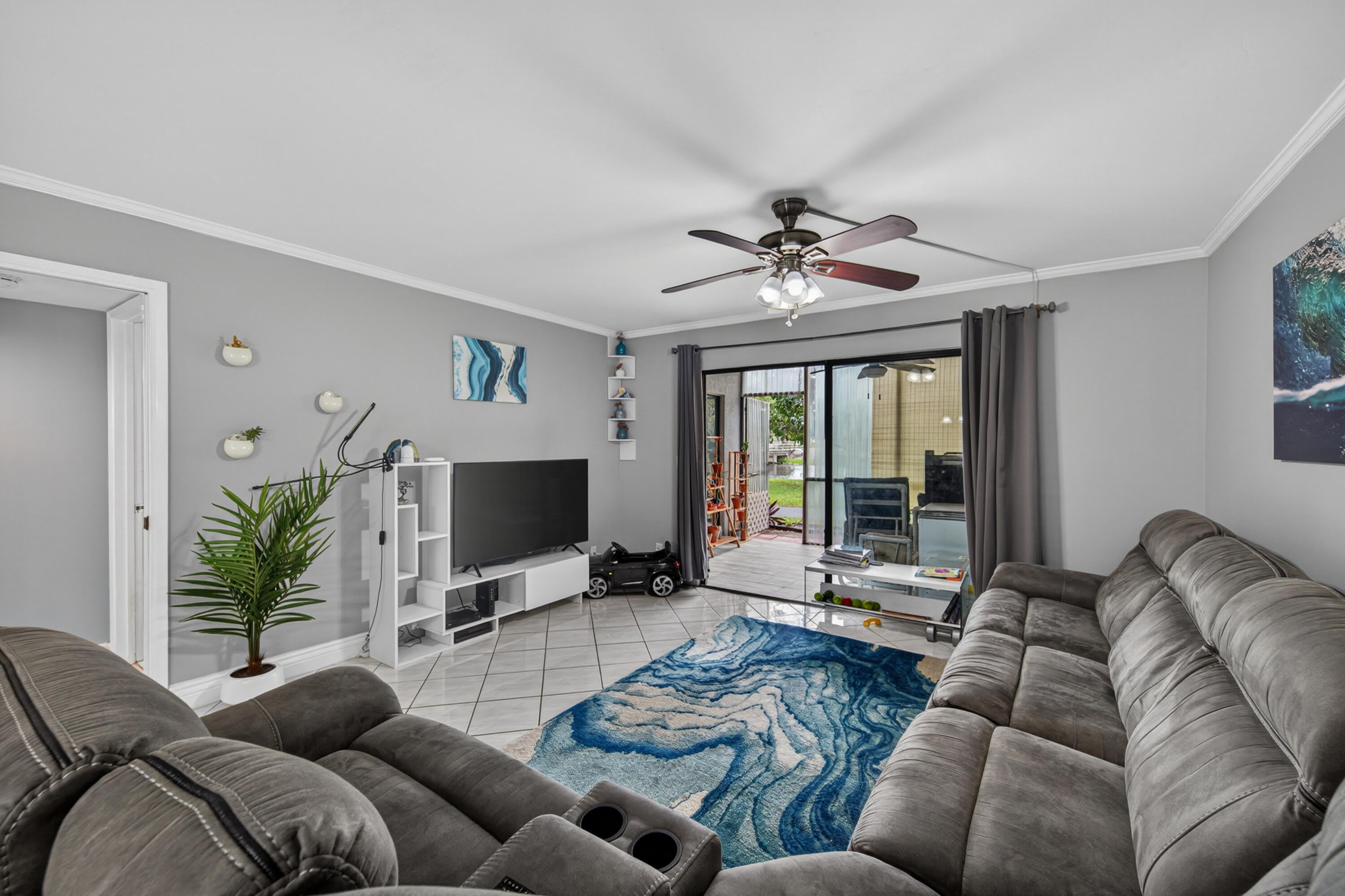 2200 S Cypress Bend Drive – photo 1