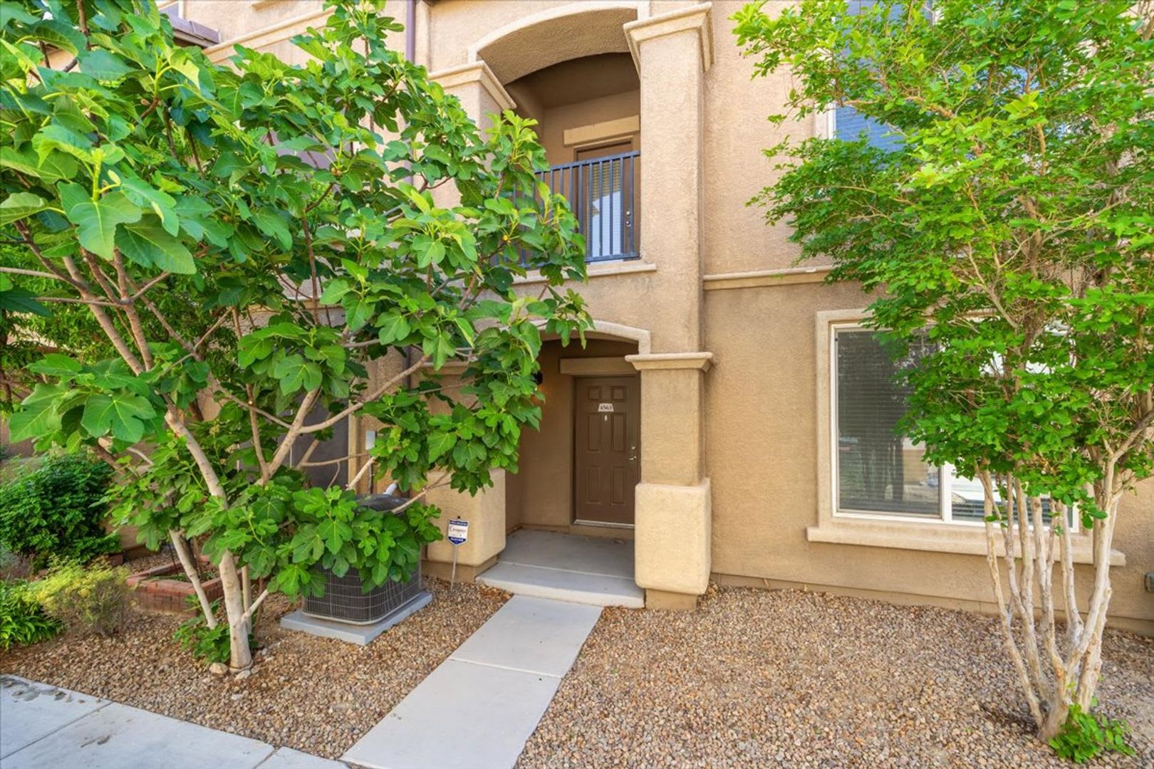 Multiple Living Spaces, Dual Primary Suites in 4 Bd 3.5 bth 2 Car Garage – photo 1
