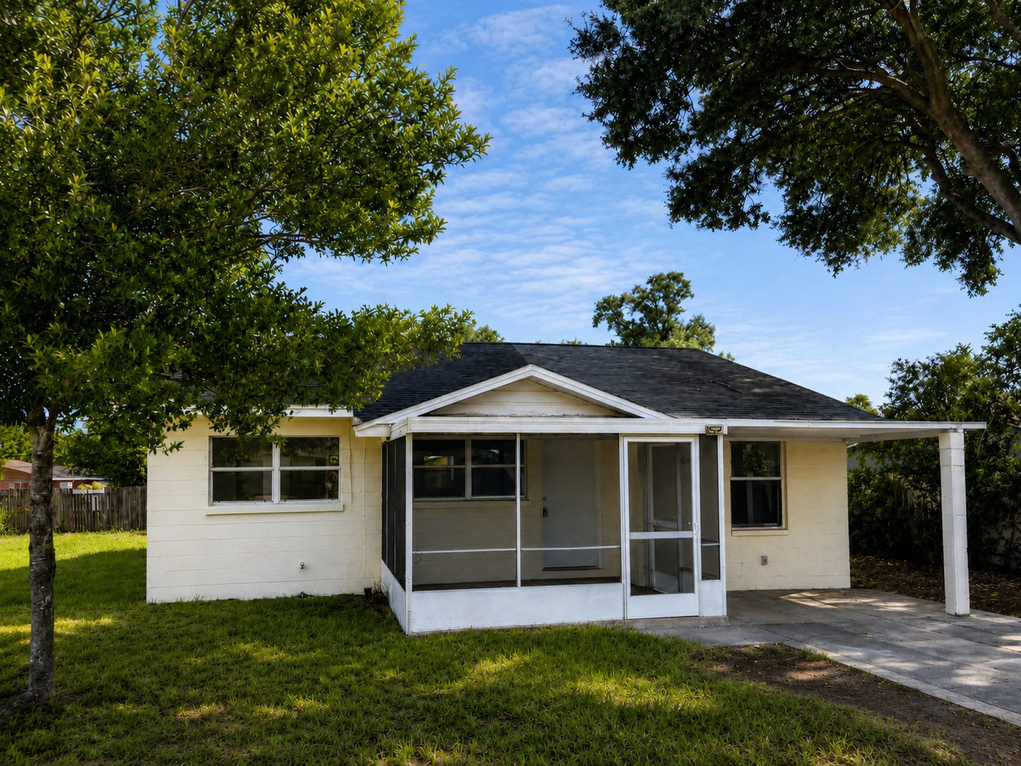 Beautiful 3BR/1BA Lakeland Home with Bonus Room Near Southeastern University! – photo 1 of 16