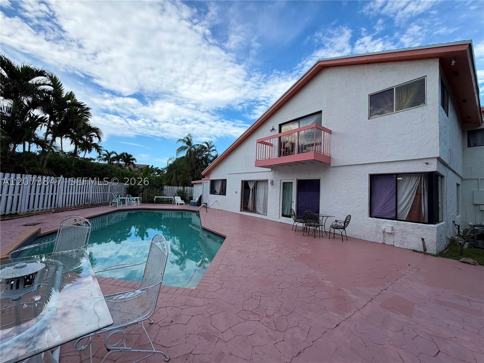 633 NE 204th Ln – photo 1