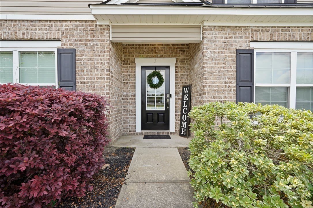 3 Red Robin Fully Furnished Court – photo 1 of 227