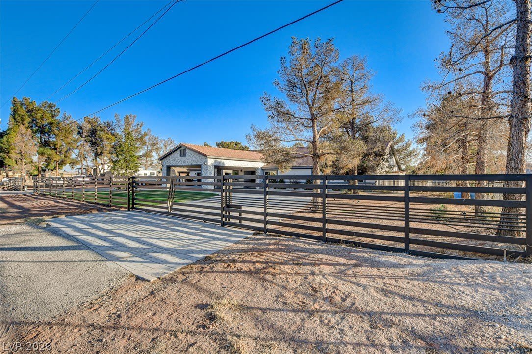5353 Dorrell Lane – photo 1