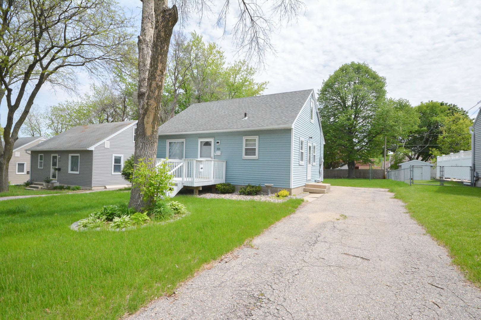 Impeccable updated home just blocks from downtown! – photo 1