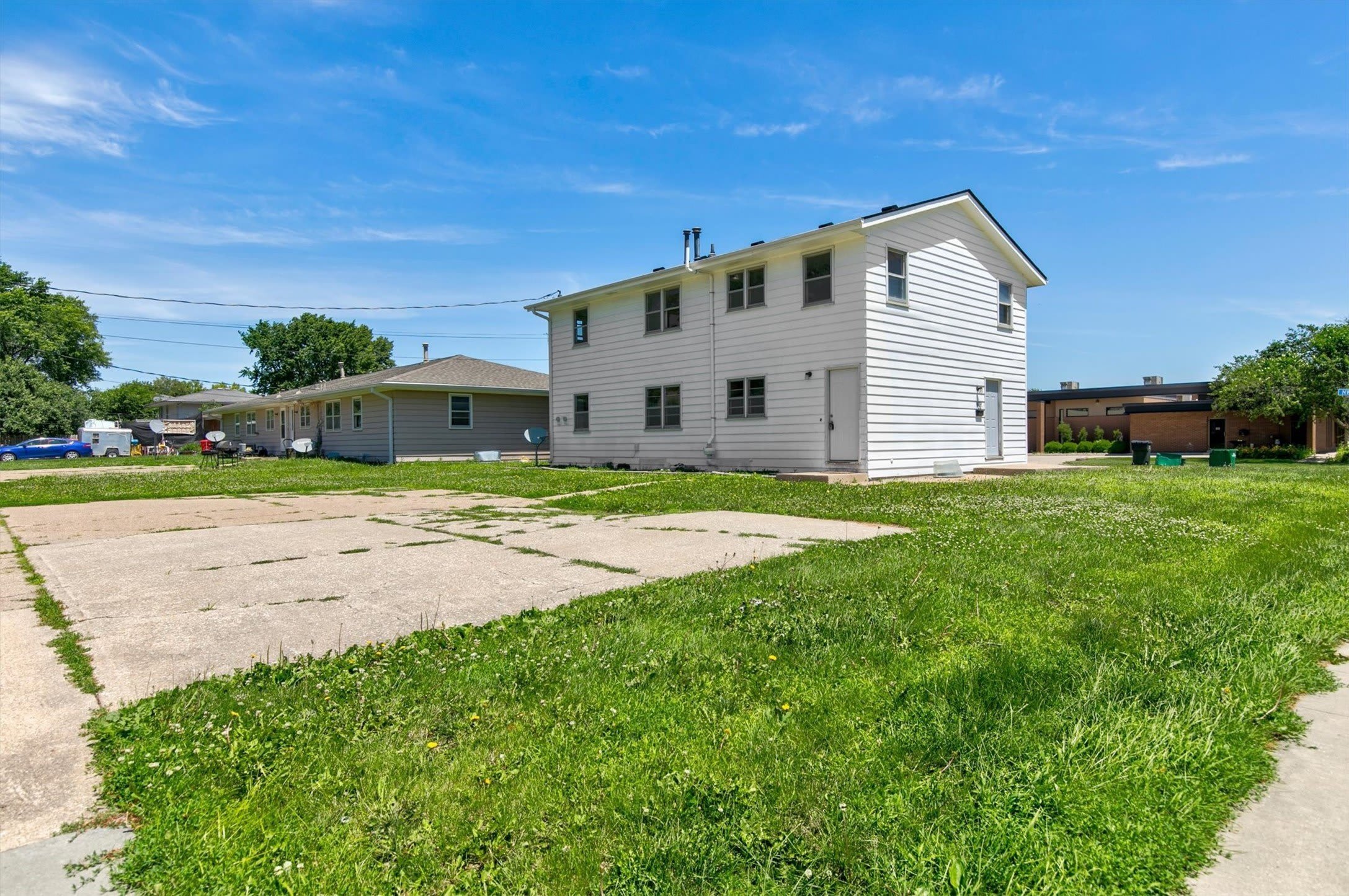 102 Nw Sharmin Drive – photo 1