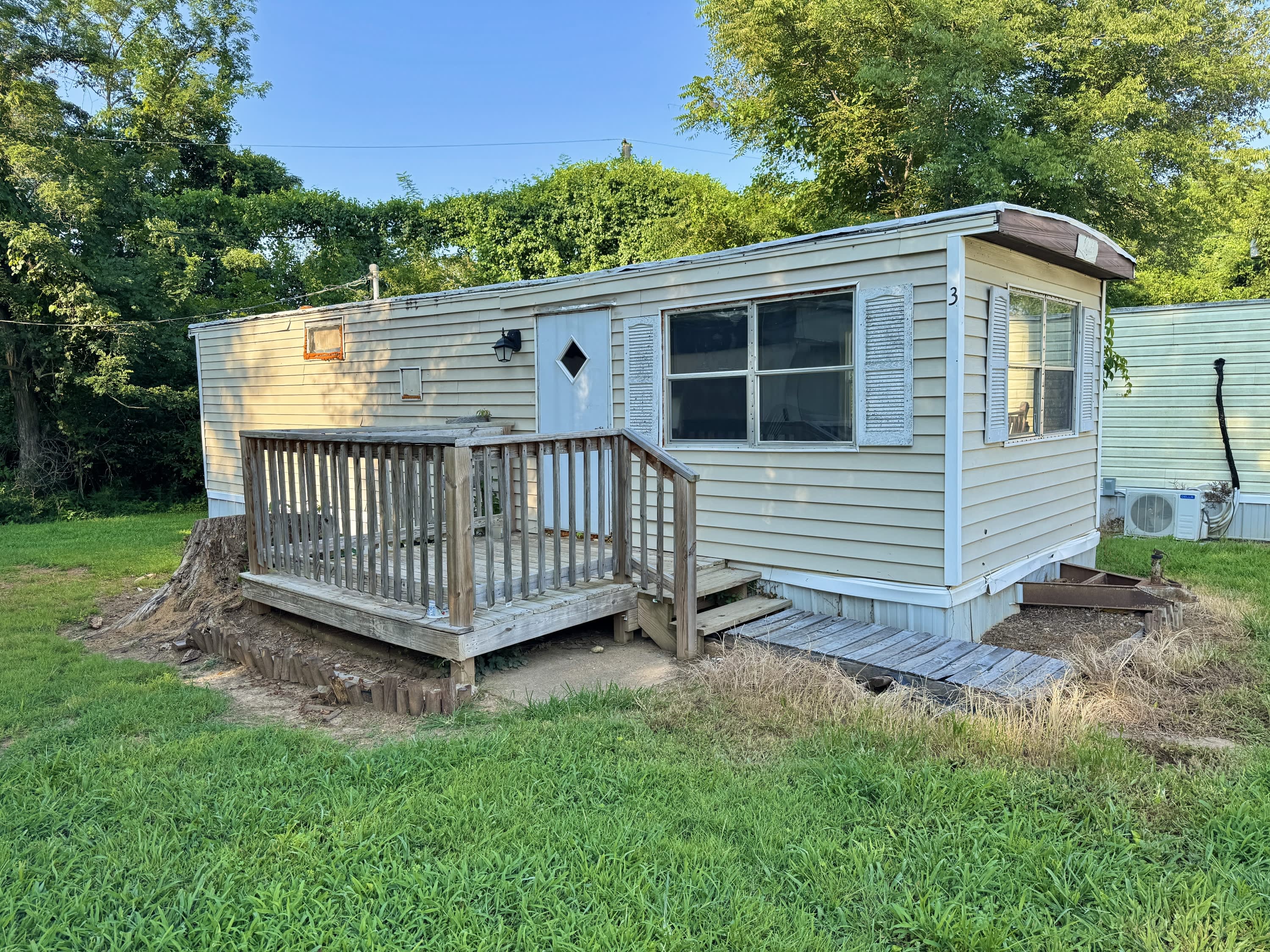 428 Lafayette Road – photo 1 of 6
