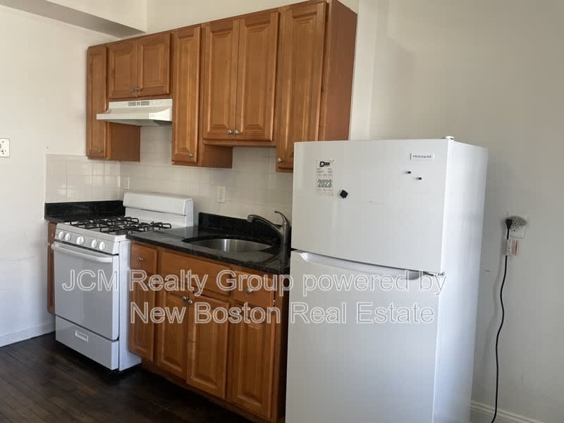 746 Broadway – photo 1 of 356