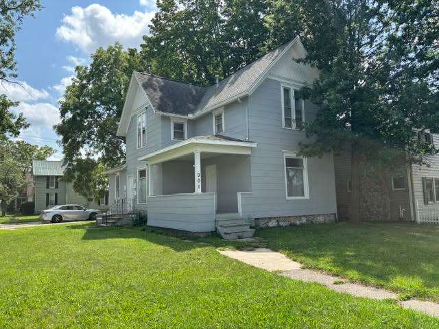 901 West Beardsley Avenue – photo 1 of 9