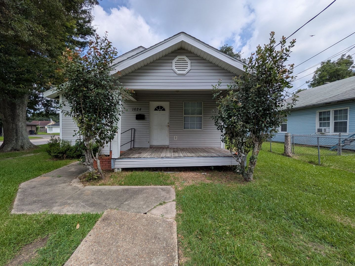 1624 Franklin Ave, Nederland TX 77627 – photo 1 of 19
