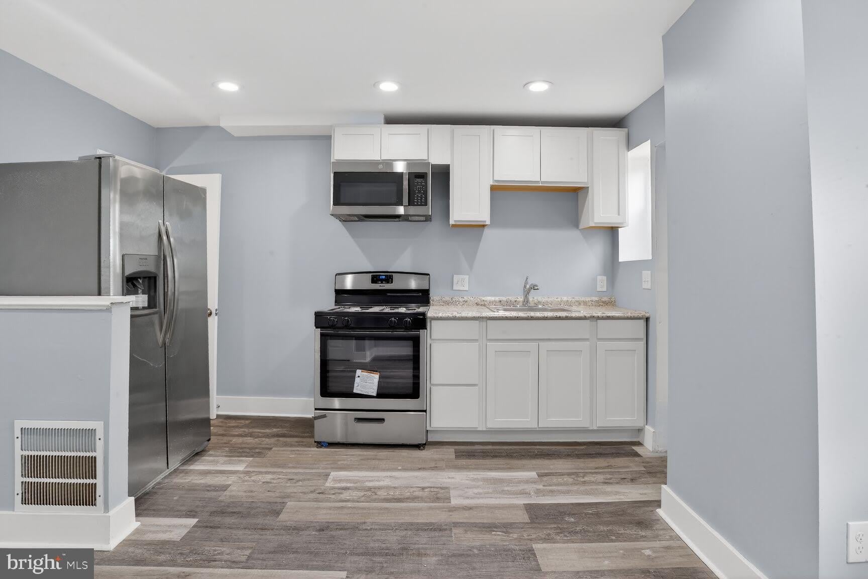 3335 Lyndale Avenue – photo 1