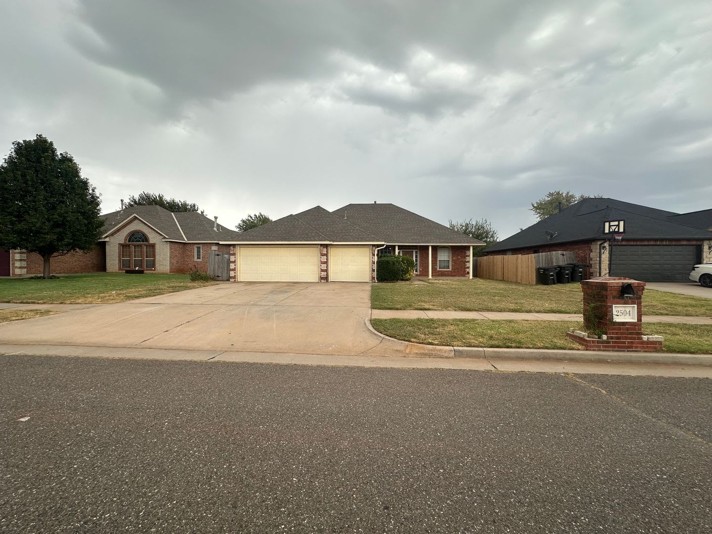 Beautiful 3 bed 2 bath 3 car garage – photo 1