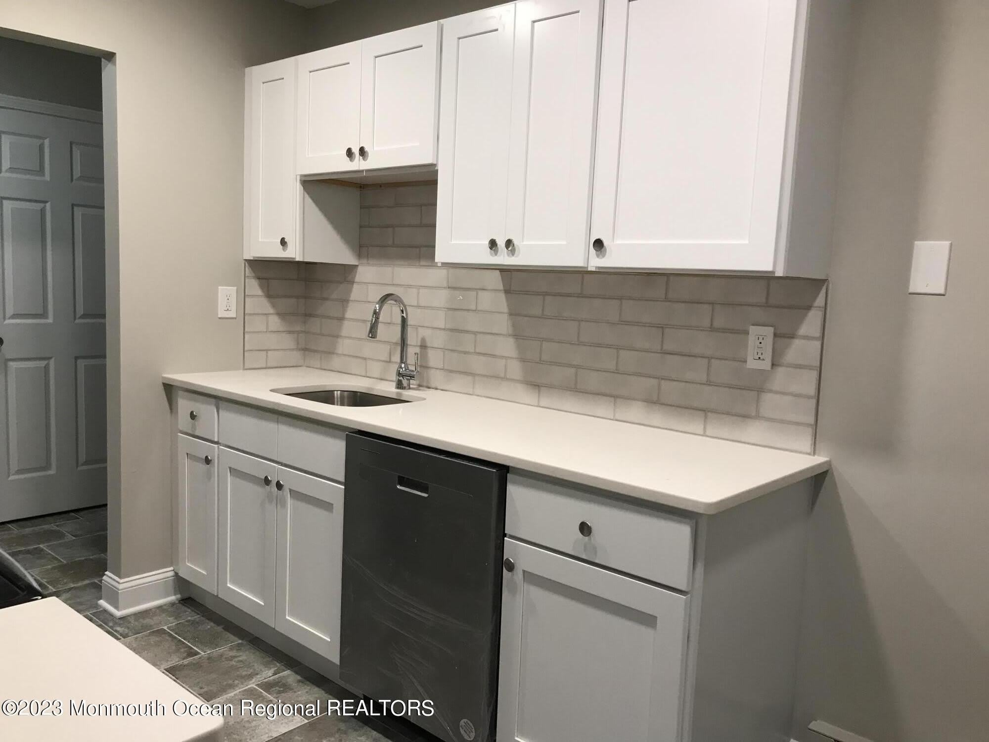 149 Amberly Drive – photo 1