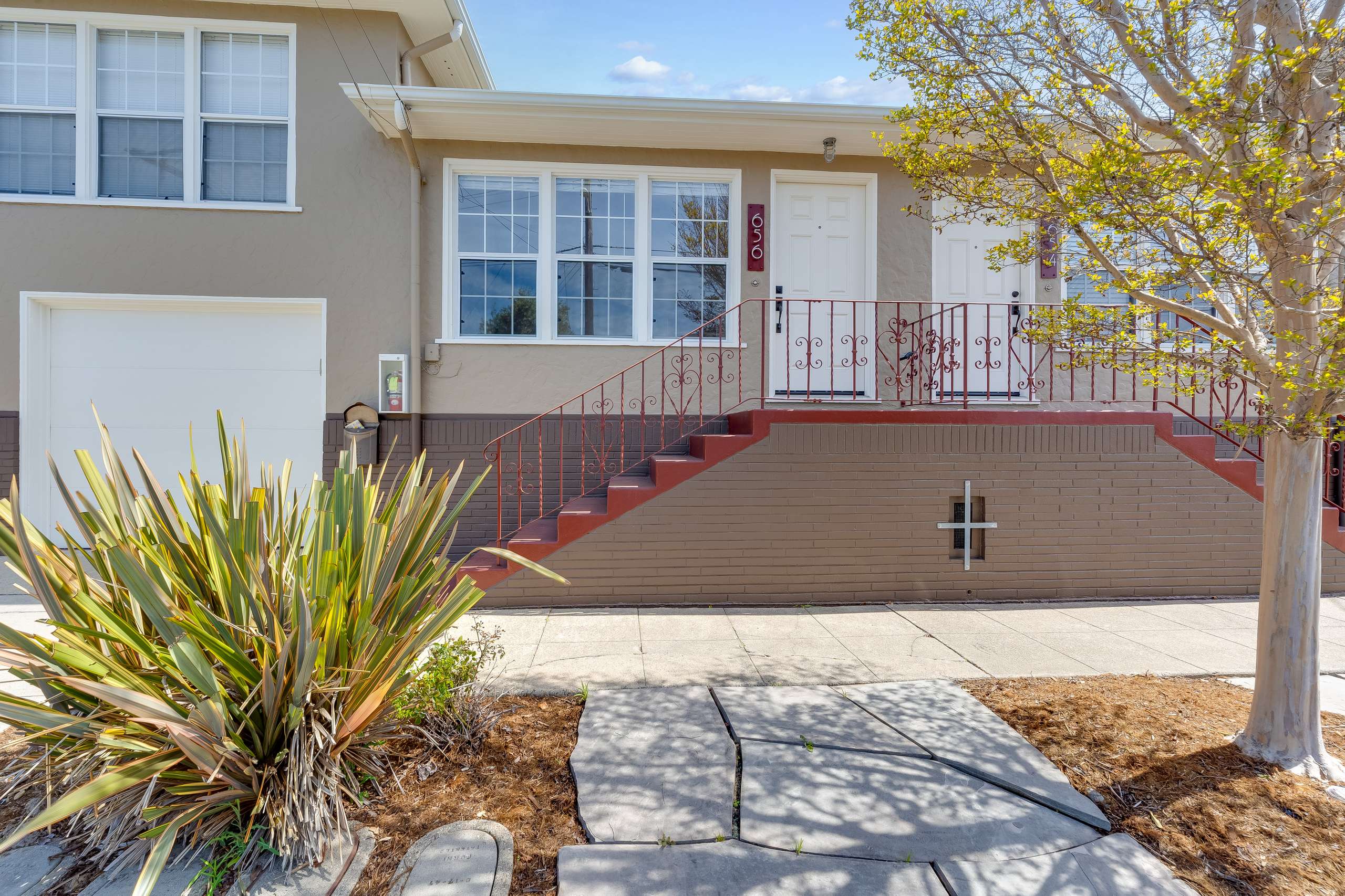 656 27th St – photo 1