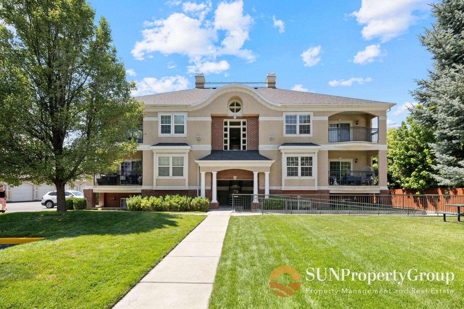 Luxury Condo In Desirable Salt Lake Community – photo 1