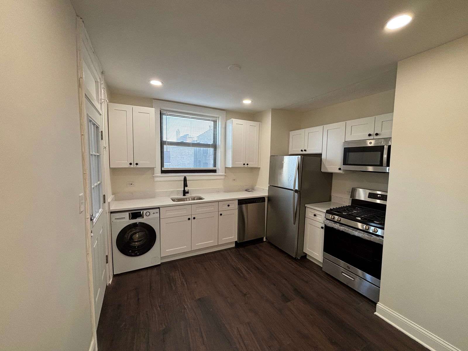 5509 North Lincoln Avenue – photo 1