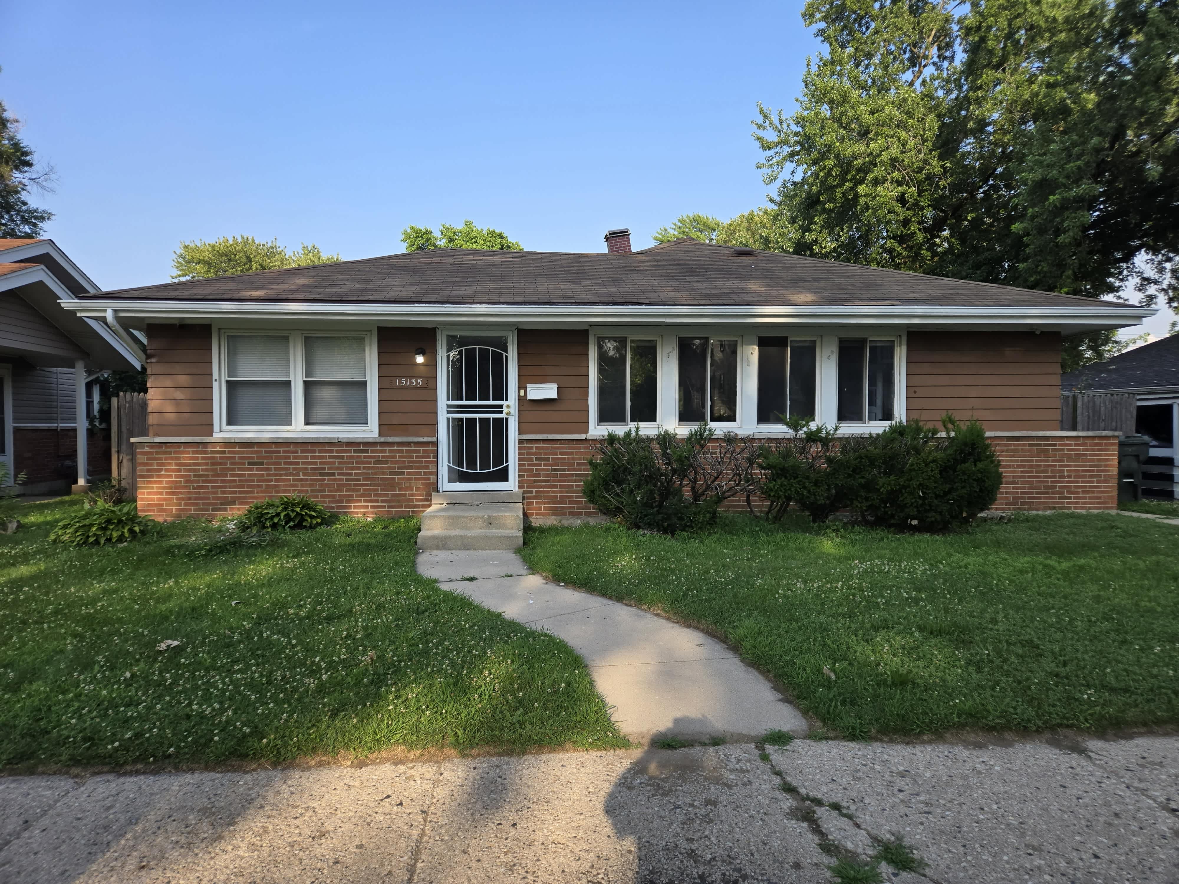 15135 Woodlawn Ave – photo 1 of 38